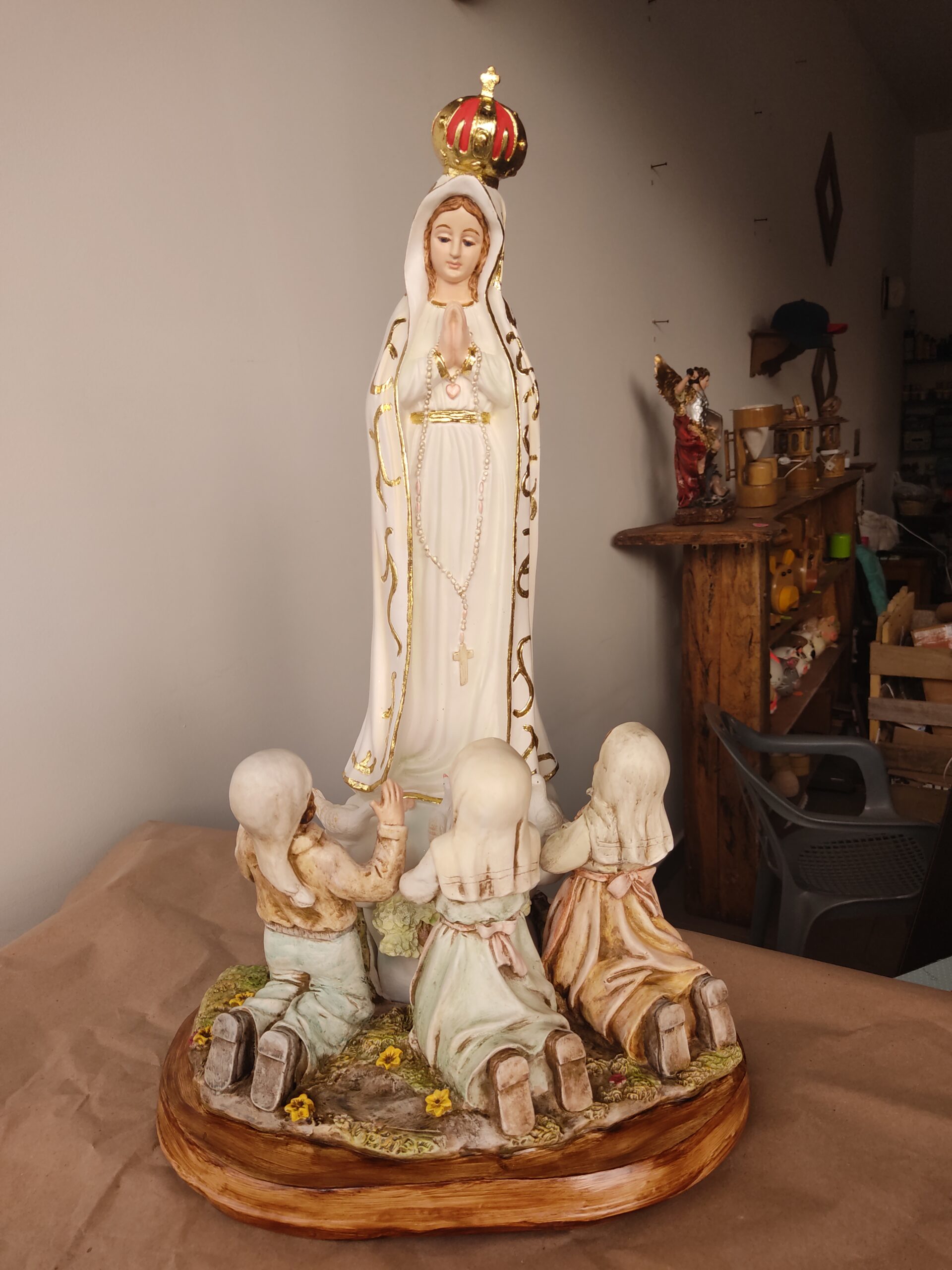 Virgen de Fátima con Palomas y Pastores - Imagen 2