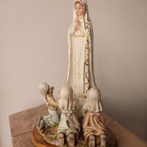 Virgen de Fátima con Palomas y Pastores
